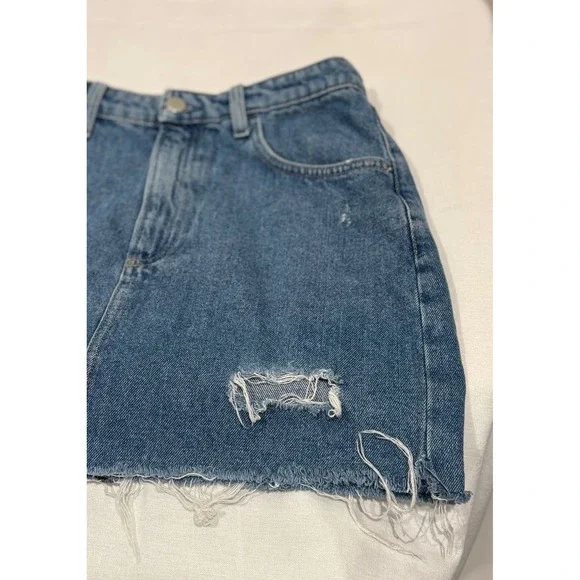 H&M‎ **Size 8** Distressed Denim Skirt With Raw Hem - Picture 3 of 5